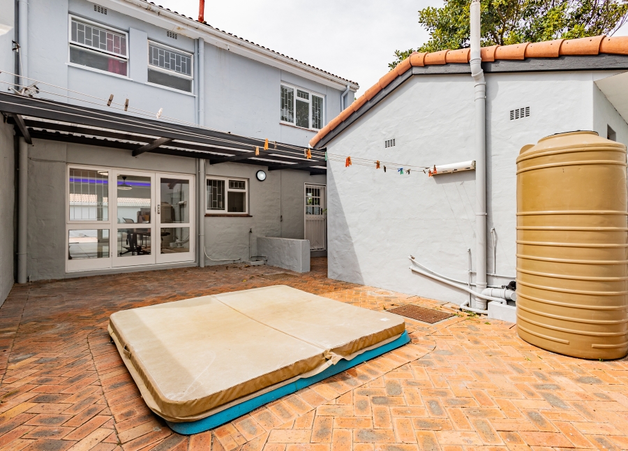 4 Bedroom Property for Sale in Bloubergrant Western Cape